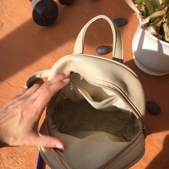 Beige / Creme Backpack Purse Roses 🌹 - Picture 4 of 6